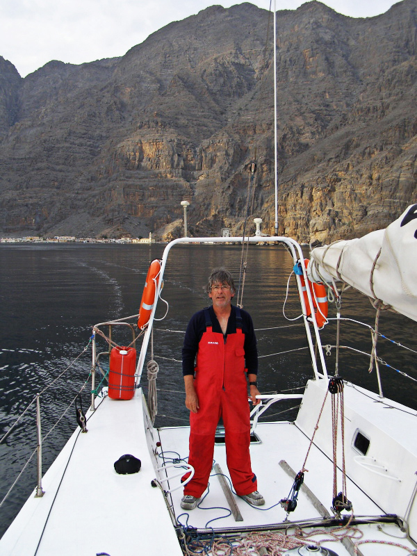 Barrie Harmsworth skippering the Bin Toak on the way back from the Dubai Muscat Race